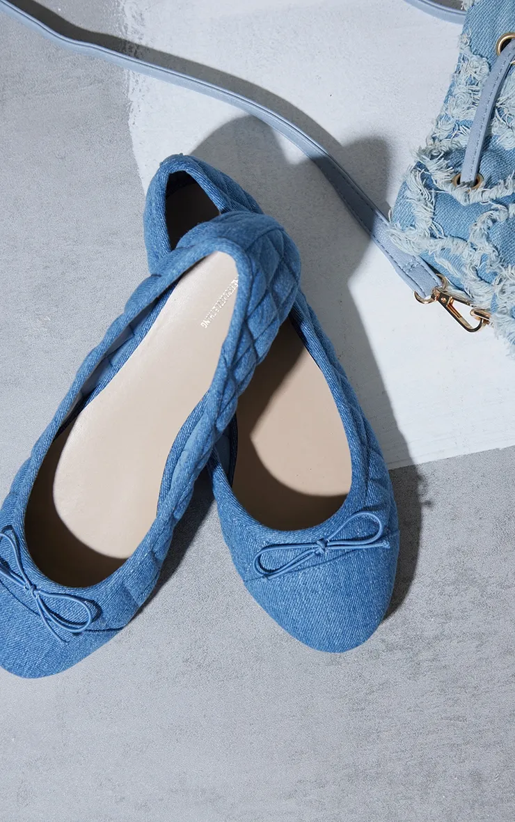 Ballerines matelassées en jean bleu à noeud