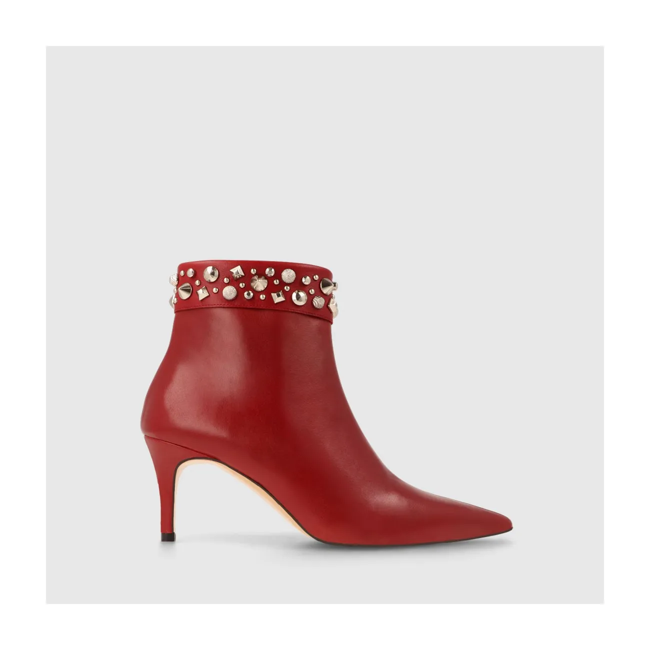 Bottines en cuir rouge pour femme avec détail de clous dans les tons argentés | Chaussures femme LODI en ligne.