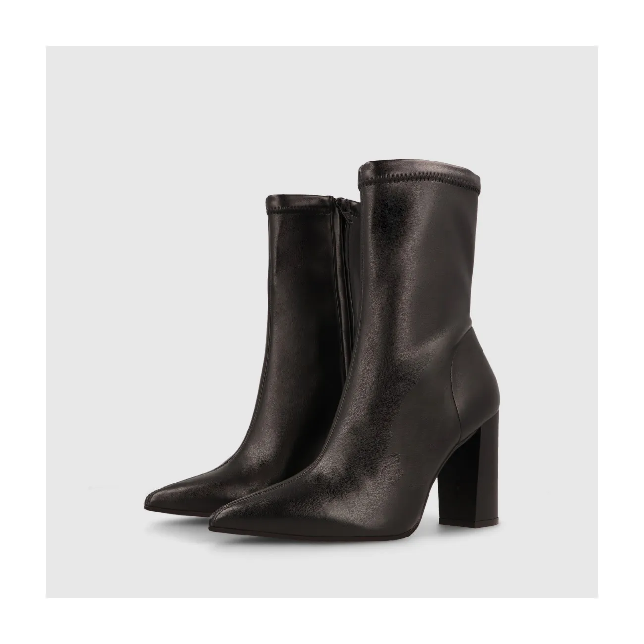 Bottines noires effet cuir élastique pour femme avec détail de surpiqûres sur le devant | Chaussures femme LODI en ligne.