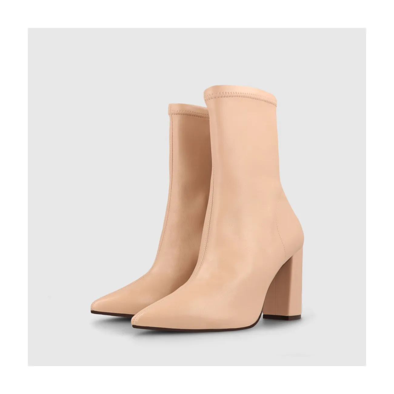 Bottines nude effet cuir élastique pour femme avec détail de surpiqûres sur le devant | Chaussures femme LODI en ligne.