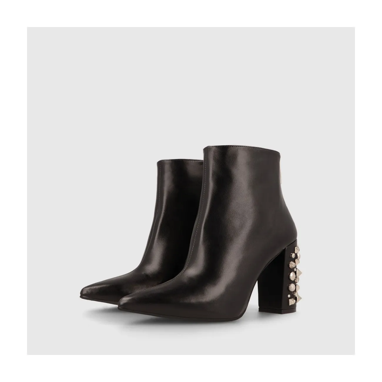 Bottines pour femmes en cuir lisse noir avec détail de clous | Chaussures femme LODI en ligne.