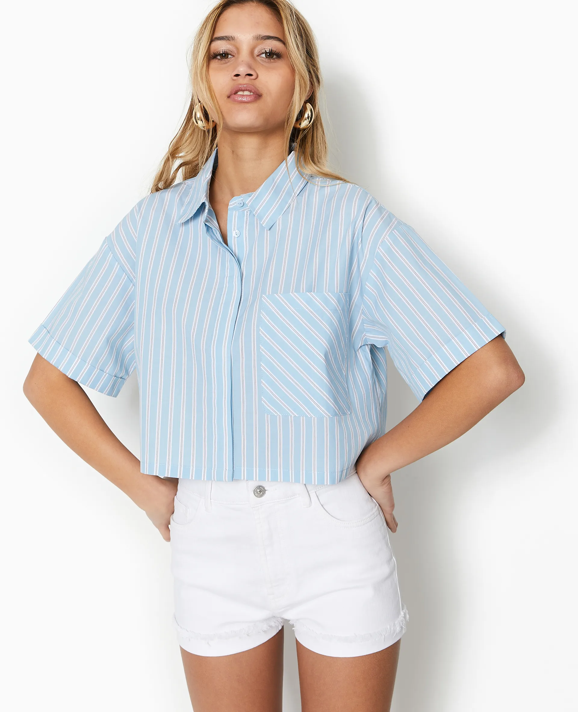 Chemise cropped rayée façon pyjama d'homme