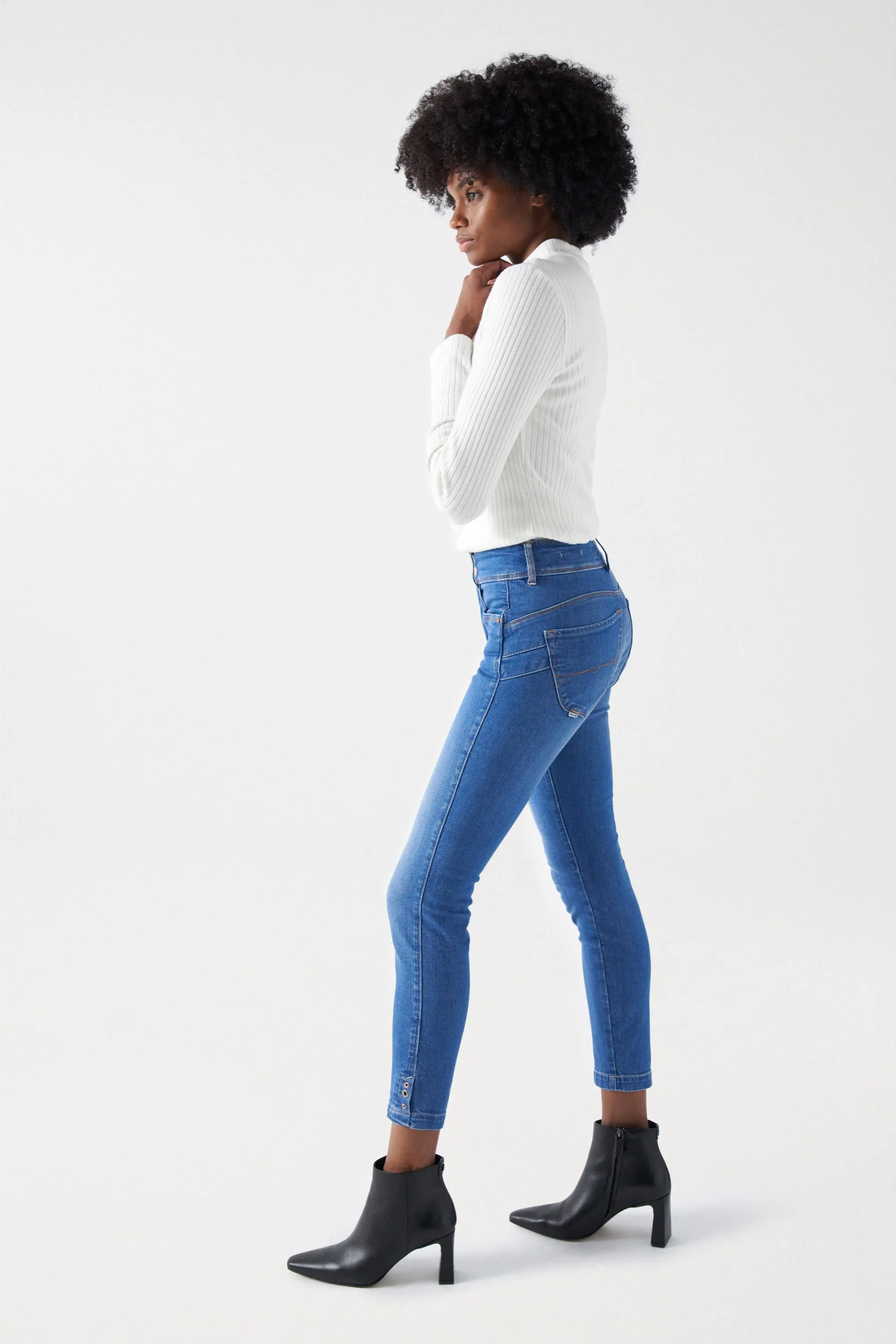 JEAN SECRET PUSH IN CROPPED SKINNY AVEC ?ILLETS