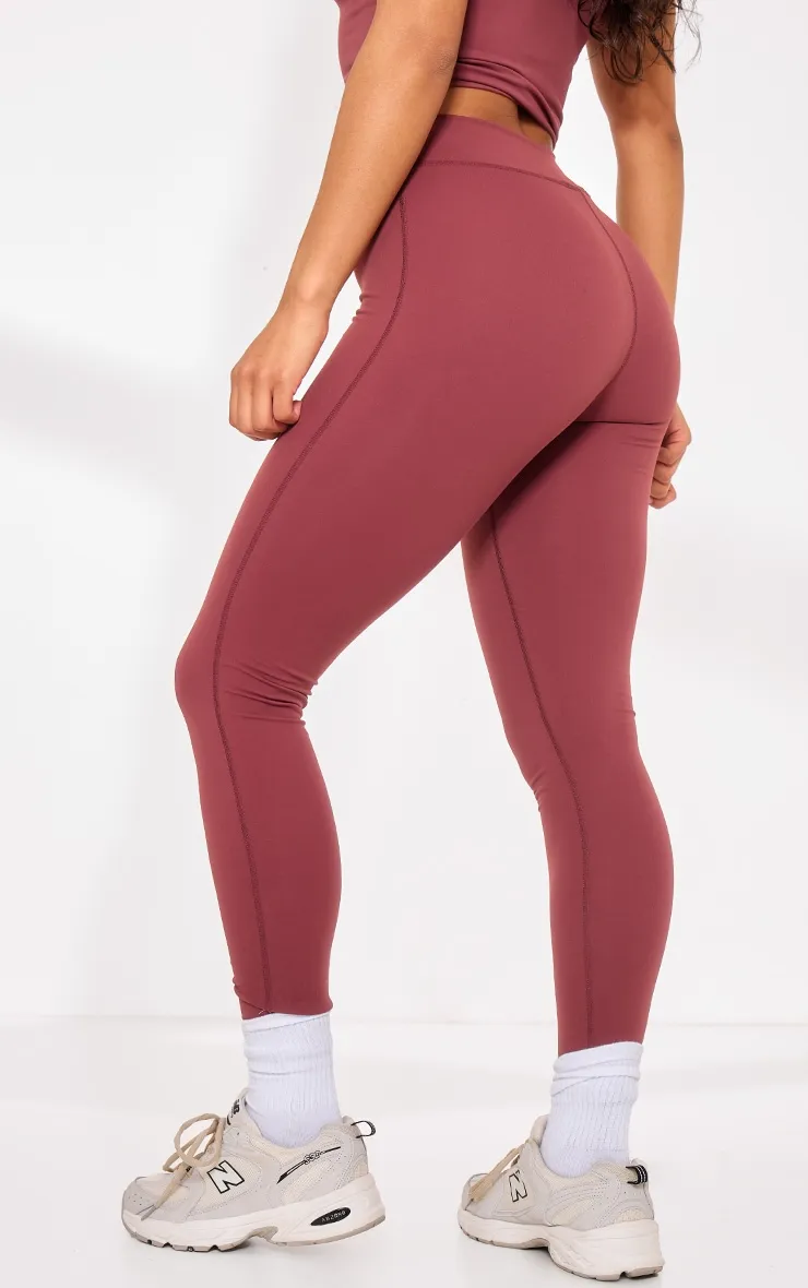 Legging en sculpt rouge à détail contours