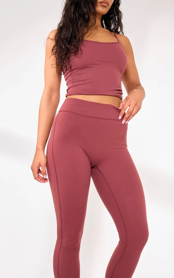 Legging en sculpt rouge à détail contours