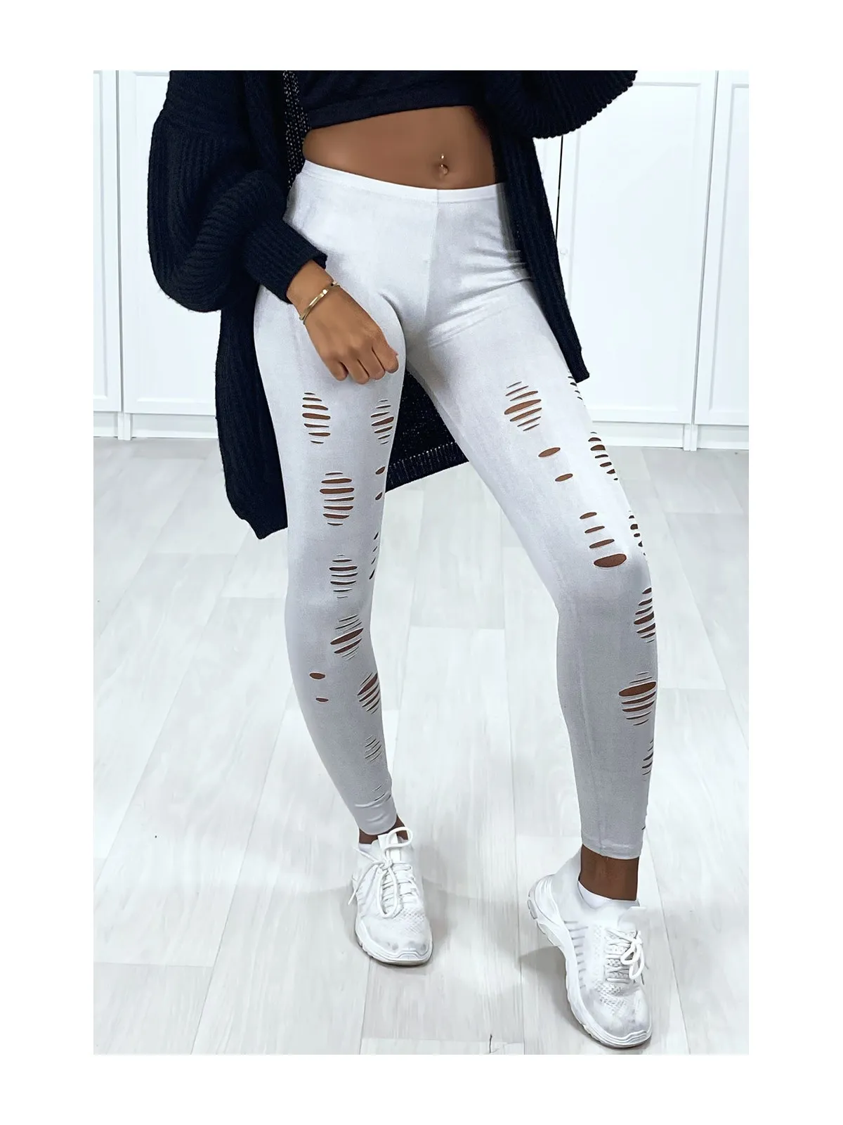 Legging gris matière brillant et extensible effilé à lavant