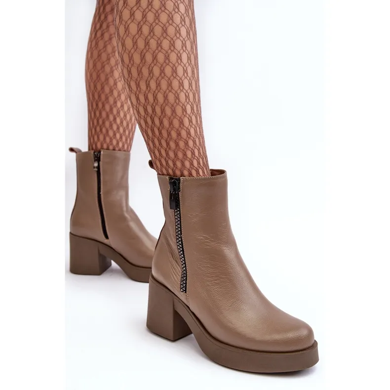 Lemar Littosa Bottines Lemar Littosa en cuir beige foncé sur un talon massif avec fermetures éclair