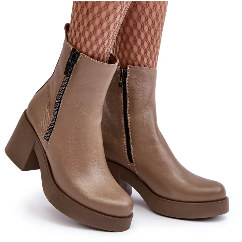 Lemar Littosa Bottines Lemar Littosa en cuir beige foncé sur un talon massif avec fermetures éclair