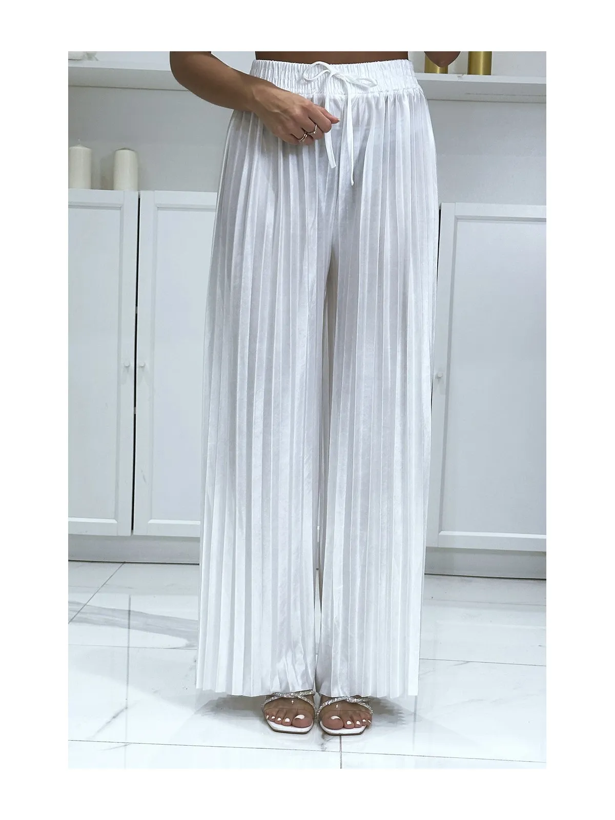 Pantalon palazzo plissé blanc satiné