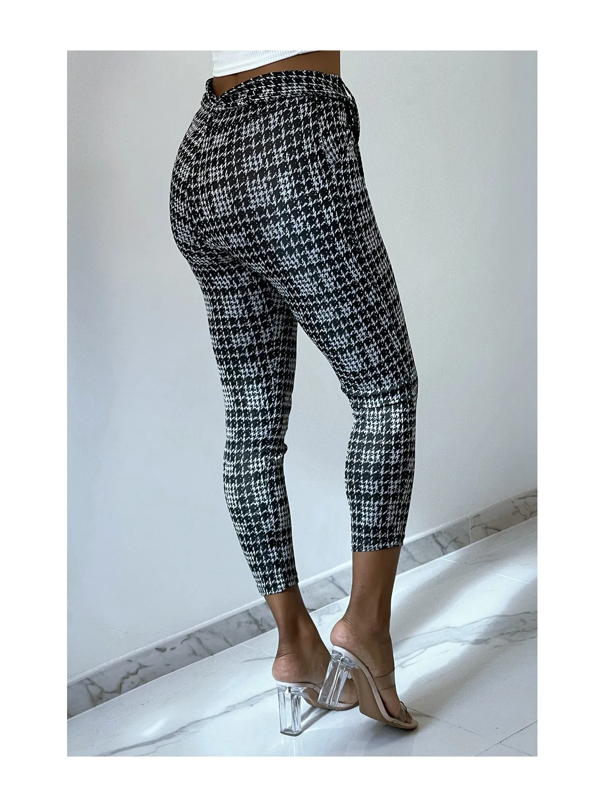 Pantalon slim noir avec motif poches et ceinture