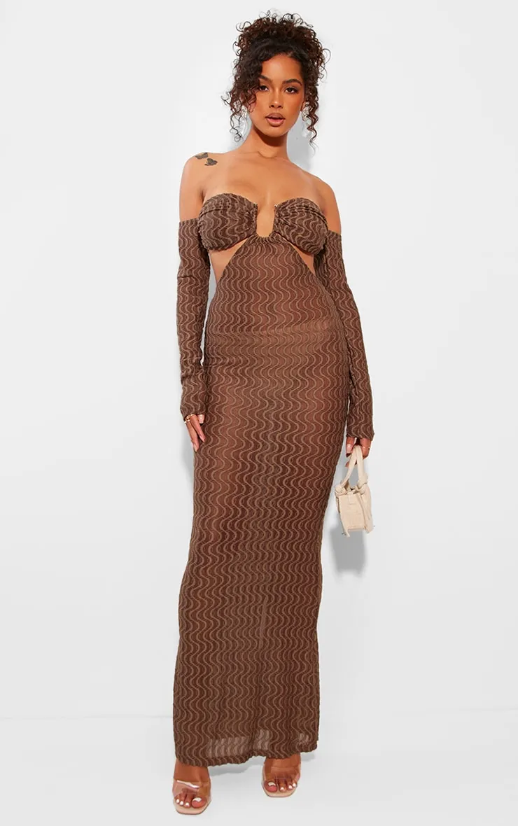 Robe longue chocolat côtelée et découpée à col bardot et manches longues