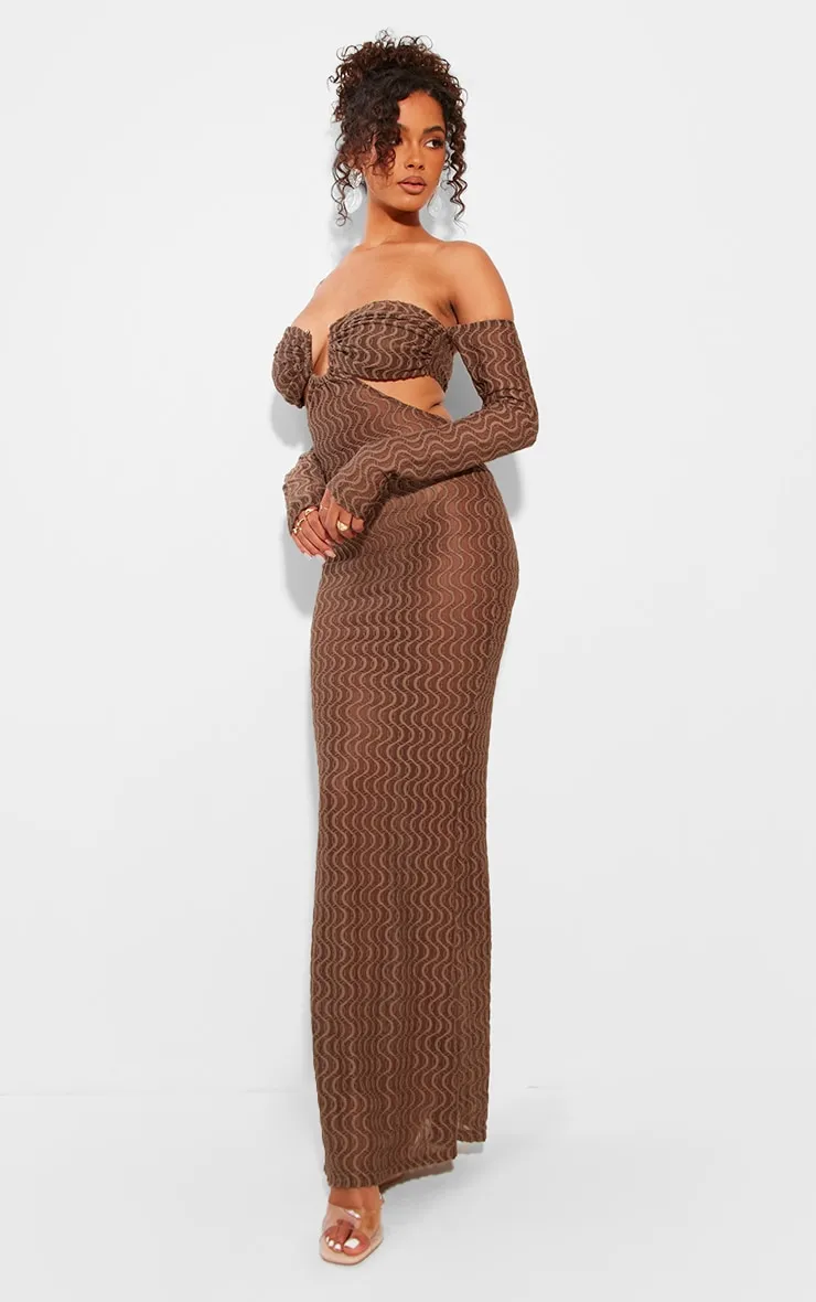 Robe longue chocolat côtelée et découpée à col bardot et manches longues