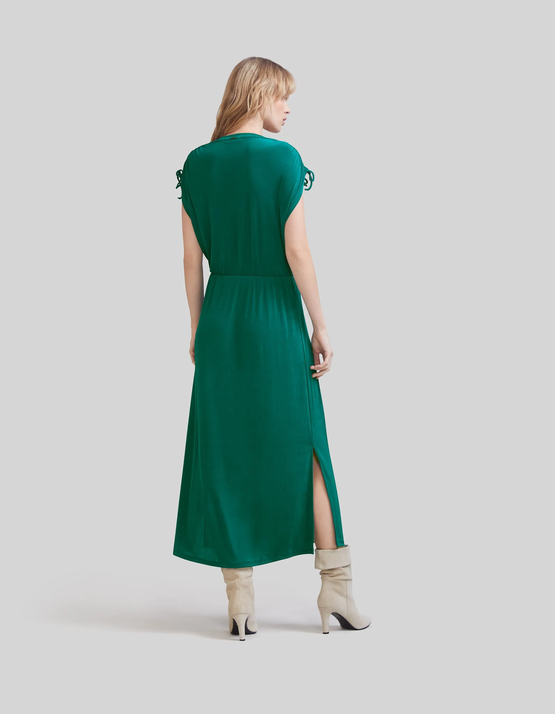 Robe longue émeraude encolure V perlée Femme