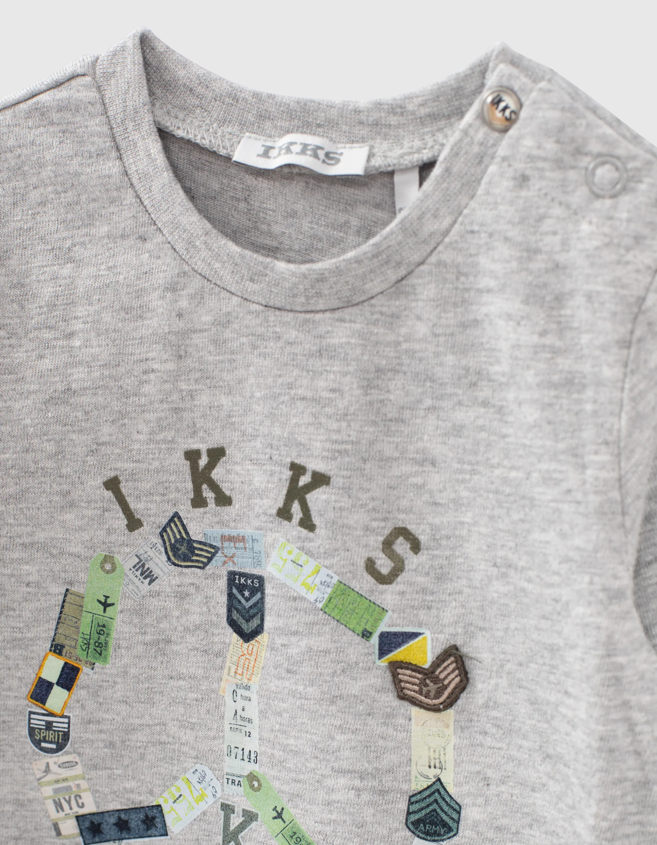 T-shirt gris avec visuels et badges aviateurs bébé garçon 